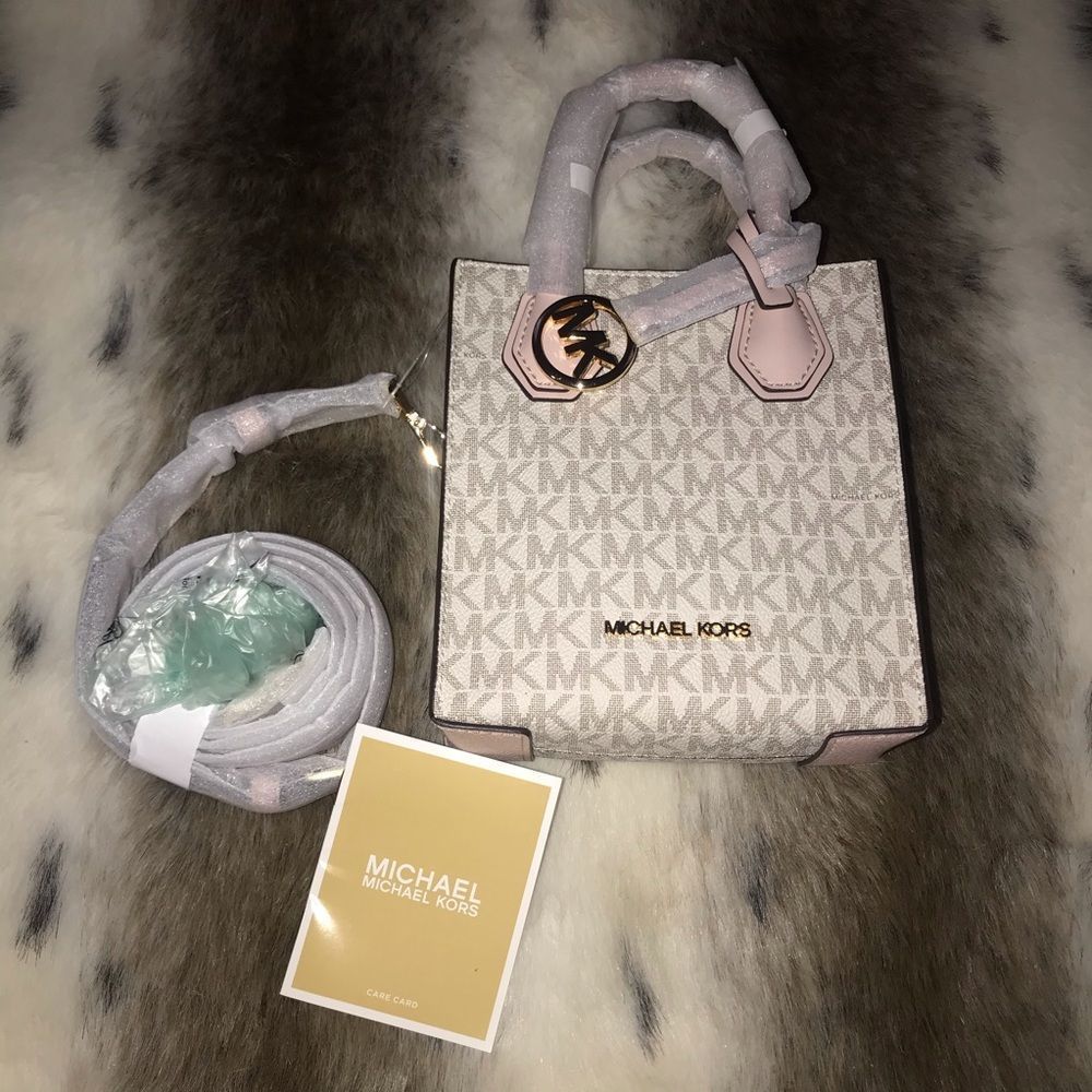 😘price is firm😍michael kors crossbody